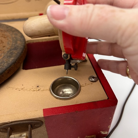 Vintage Silvertone Phonograph Sears Roebuck & Co. WORKS!! - Picture 9 of 12